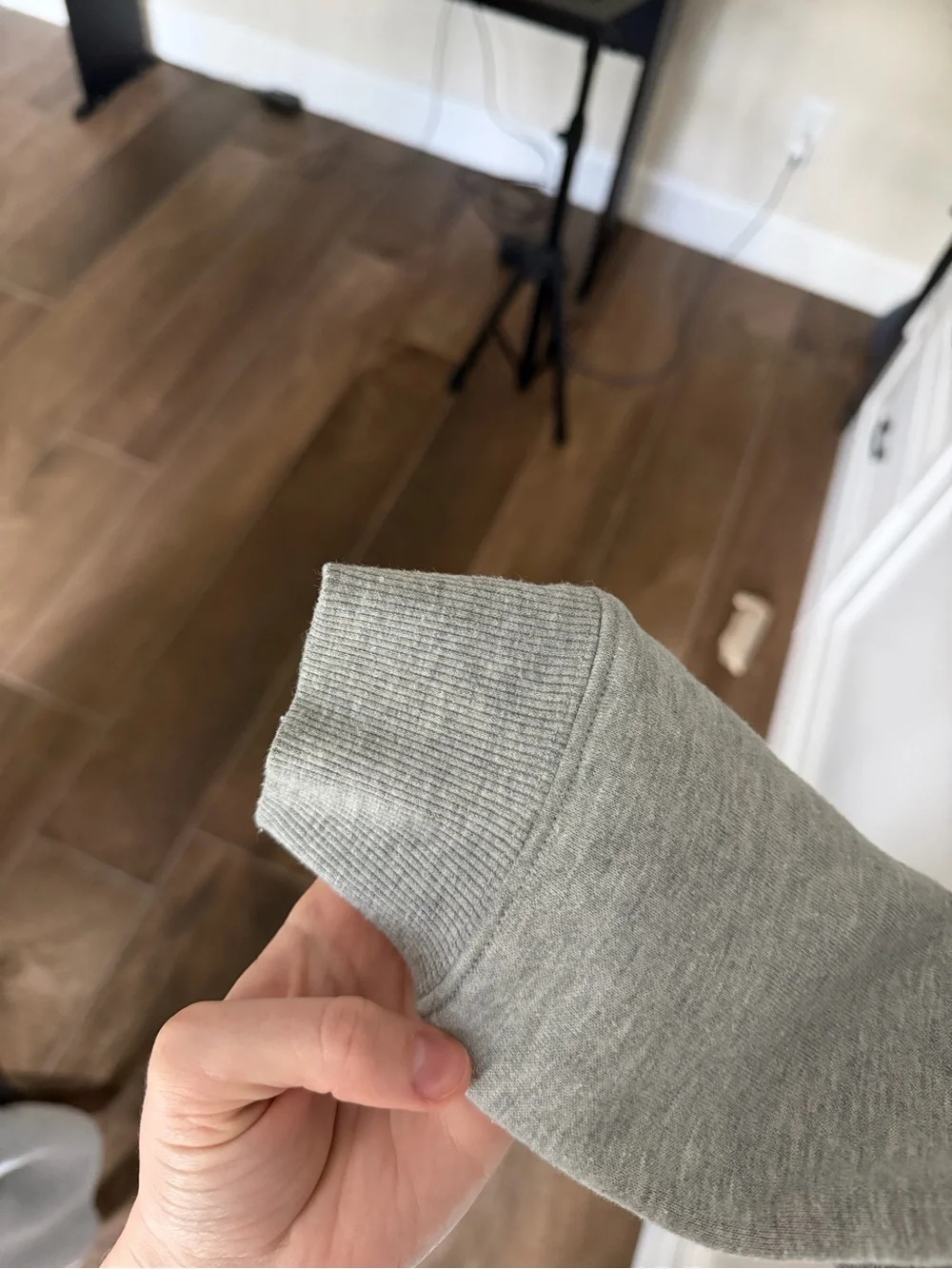 ALO YOGA Cropped Crewneck Sweatshirt - Light Gray - Picture 5 of 5